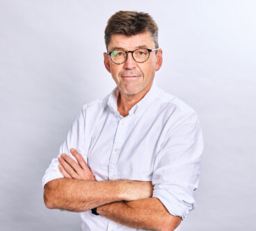 Travelport staff headshots, comm by Tracy Stafford